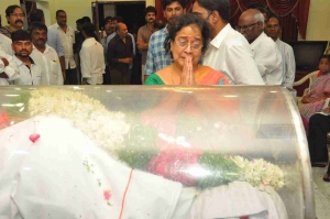 Celebrities pay tributes to Dasari  