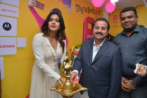 Hebah Patel Launches B-New Mobile Store at Tenali